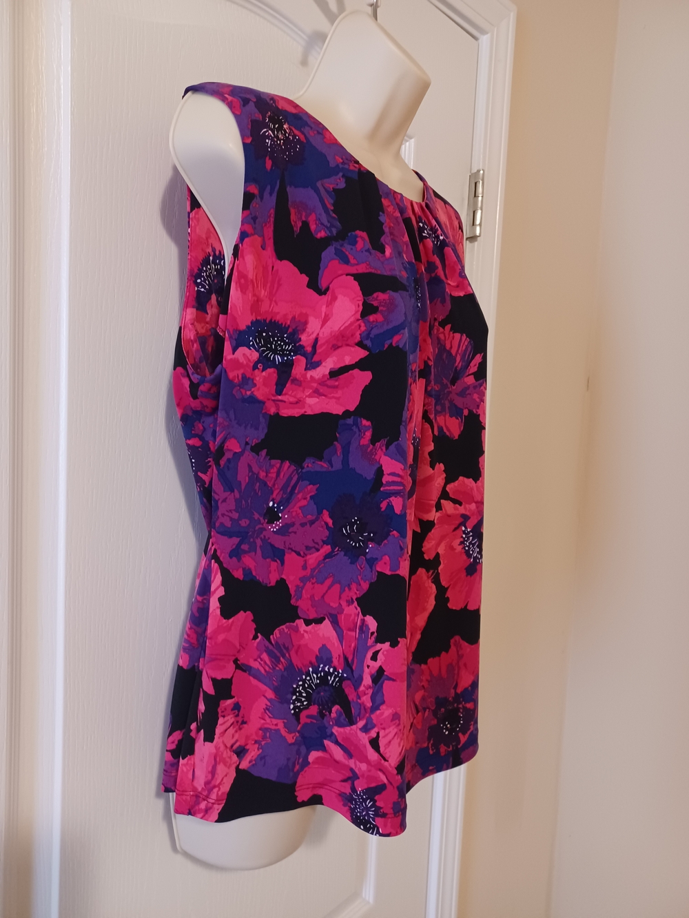Calvin Klein Pink and Purple Floral Sleeveless Top - Picture 4 of 16